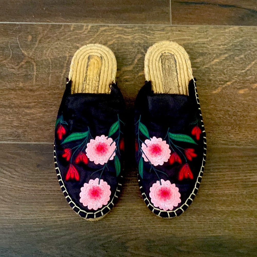 Satin embroidered mules